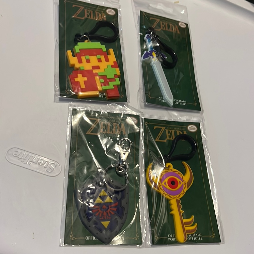 Zelda Nintendo official keychains lot of 4 new sealed bag